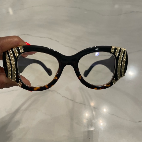 Luxury Fashion Frames - Picture 4 of 6